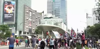 Endonezya'da futbol taraftarları Kanjuruhan Stadyumu'nda yaşanan izdiham için protesto düzenledi