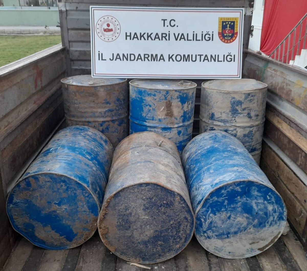 Hakkari\'de 1 ton 56 litre asit anhidrit ele geçirildi