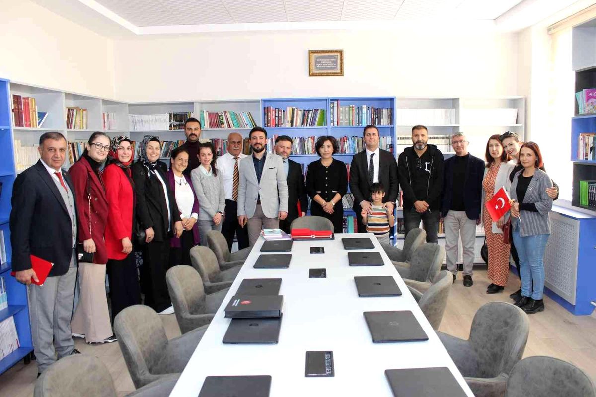Hayırsever İş Kadını Tomarza\'ya Teknoloji Donanımlı Kütüphane Açtı