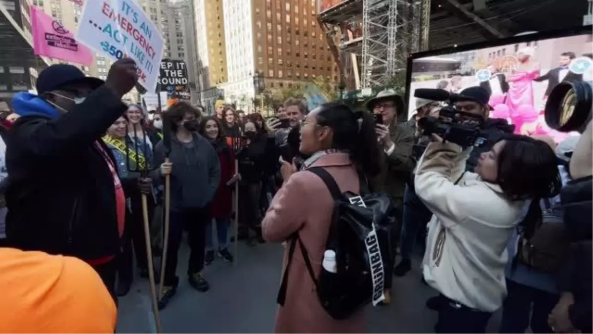İklim aktivistleri Park Avenue'yu trafiğe kapattı