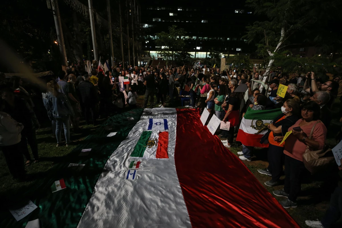 İsrail\'de İran\'daki protestolara destek gösterisi