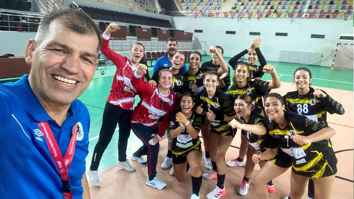 Kadınlar Hentbol 1. Lig: Samsun Gençlik: 24 Elazığ SYSK: 28
