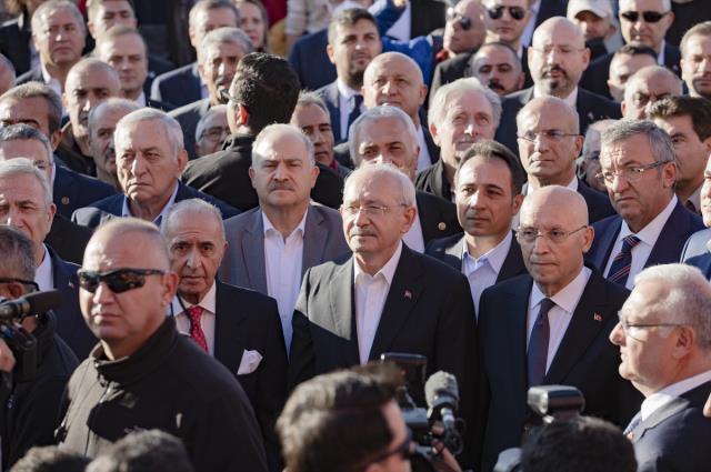 Mansur Yavaş, 'Huzurunuzda söylüyorum' diyerek Kılıçdaroğlu'na çağrıda bulundu: Bir talimat verin Mansur Yavaş, 'Huzurunuzda söylüyorum' diyerek Kılıçdaroğlu'na çağrıda bulundu: Bir talimat verin