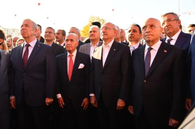 Mansur Yavaş, 'Huzurunuzda söylüyorum' diyerek Kılıçdaroğlu'na çağrıda bulundu: Bir talimat verin Mansur Yavaş, 'Huzurunuzda söylüyorum' diyerek Kılıçdaroğlu'na çağrıda bulundu: Bir talimat verin