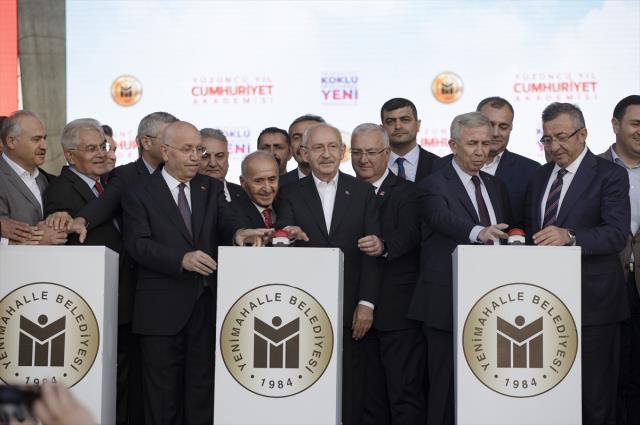 Mansur Yavaş, 'Huzurunuzda söylüyorum' diyerek Kılıçdaroğlu'na çağrıda bulundu: Bir talimat verin Mansur Yavaş, 'Huzurunuzda söylüyorum' diyerek Kılıçdaroğlu'na çağrıda bulundu: Bir talimat verin