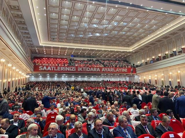 Saadet Partisi'nde büyük kongre heyecanı! Karamollaoğlu mesajını salonun ortasında asılan pankartla verdi Saadet Partisi'nde büyük kongre heyecanı! Karamollaoğlu mesajını salonun ortasında asılan pankartla verdi