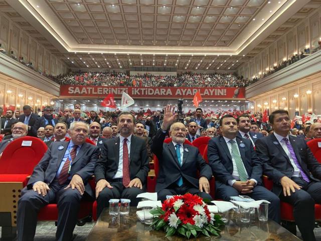 Saadet Partisi'nde büyük kongre heyecanı! Karamollaoğlu mesajını salonun ortasında asılan pankartla verdi Saadet Partisi'nde büyük kongre heyecanı! Karamollaoğlu mesajını salonun ortasında asılan pankartla verdi