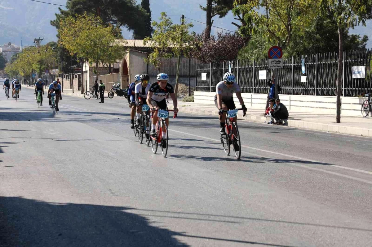Şehzadeler\'de Cumhuriyet\'in 99. yılına özel bisiklet yarışması
