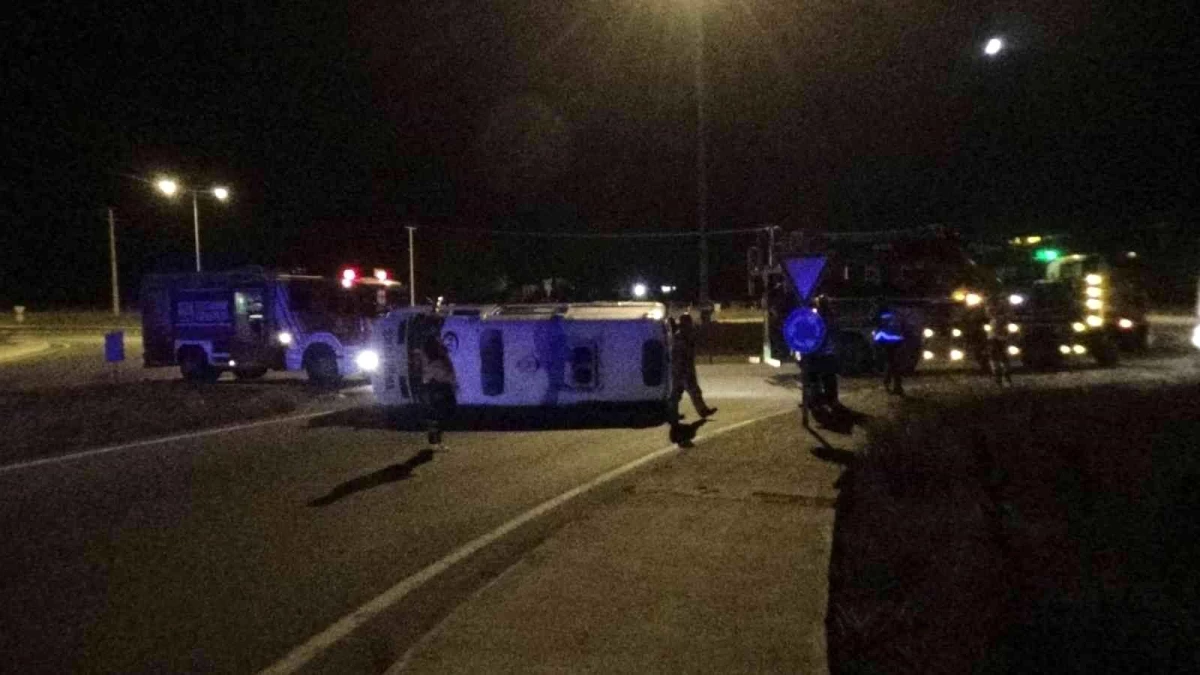 Kuzey Marmara Otoyolu\'nda ambulans yan yattı