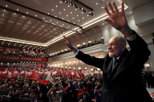 Son Dakika! Saadet Partisi'nde Temel Karamollaoğlu yeniden genel başkan seçildi Son Dakika! Saadet Partisi'nde Temel Karamollaoğlu yeniden genel başkan seçildi