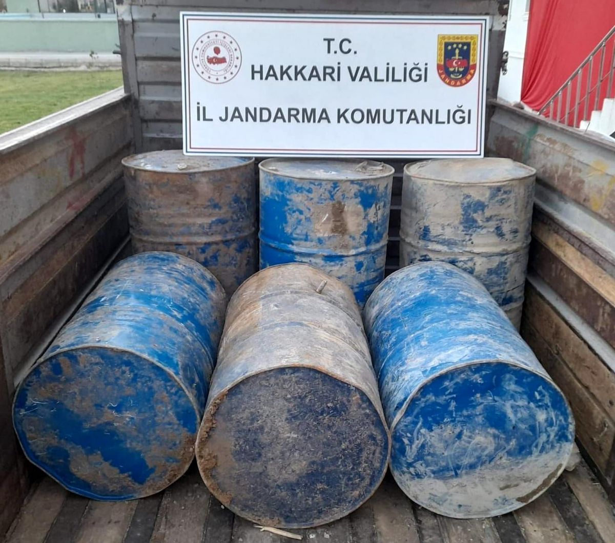 Yüksekova\'da bin 56 litre asit anhidrit maddesi ele geçirildi
