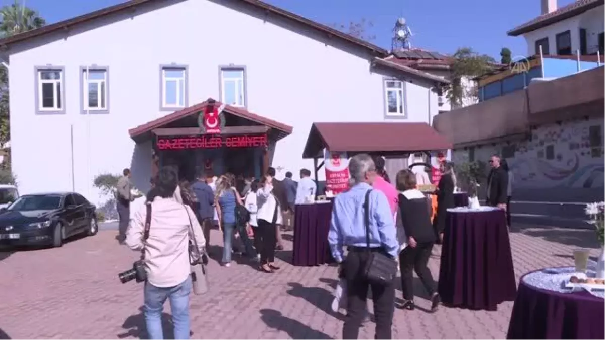 Atık seramik ve camlar sanata dönüştürüldü