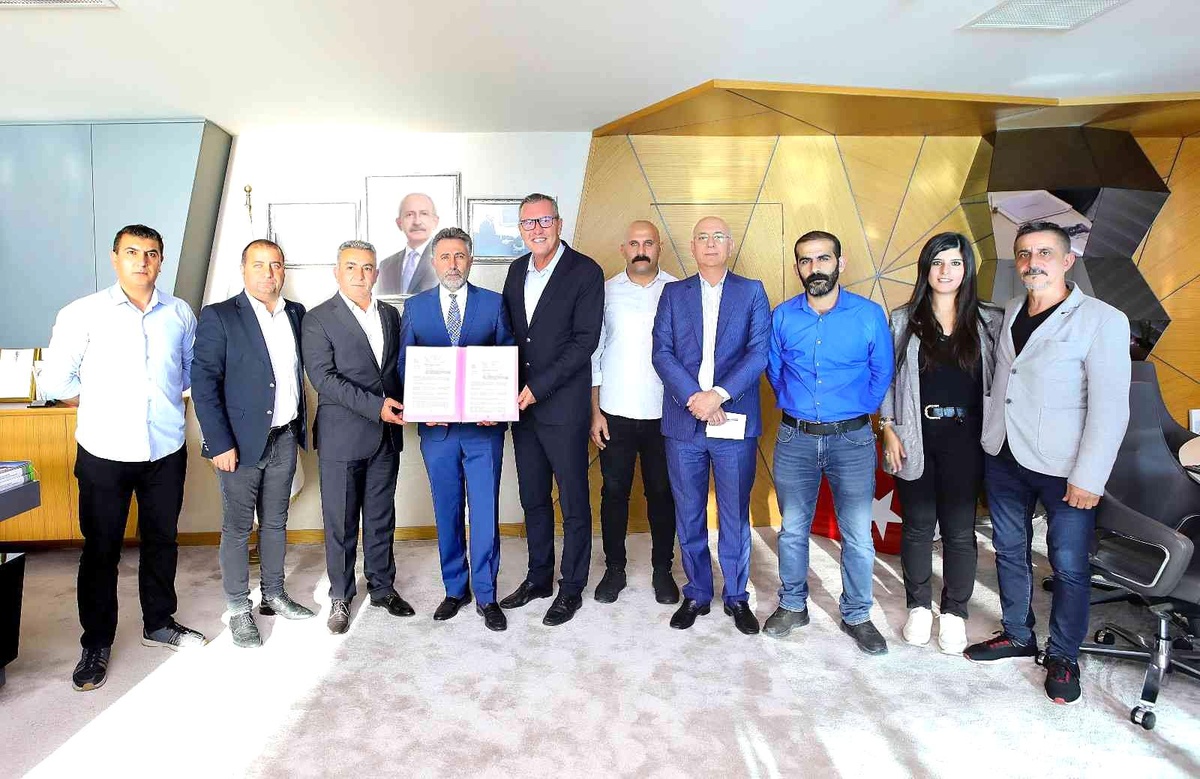 Bayraklı\'da yüzleri güldüren toplu sözleşme