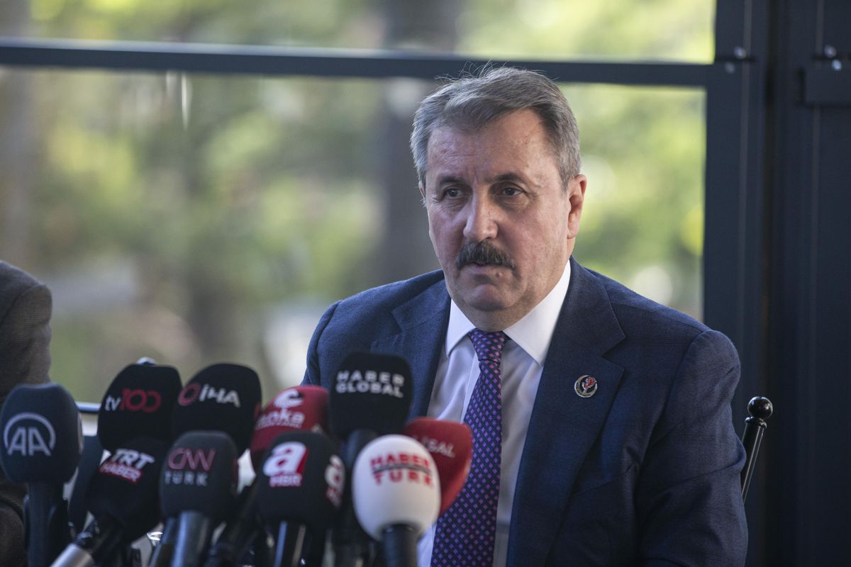 BBP Genel Başkanı Destici, Meclis\'te gazetecilerle bir araya geldi Açıklaması