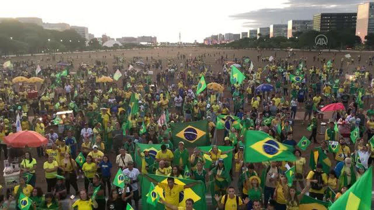 Brezilya'da seçimi kaybeden Bolsonaro taraftarlarının üzüntüsü