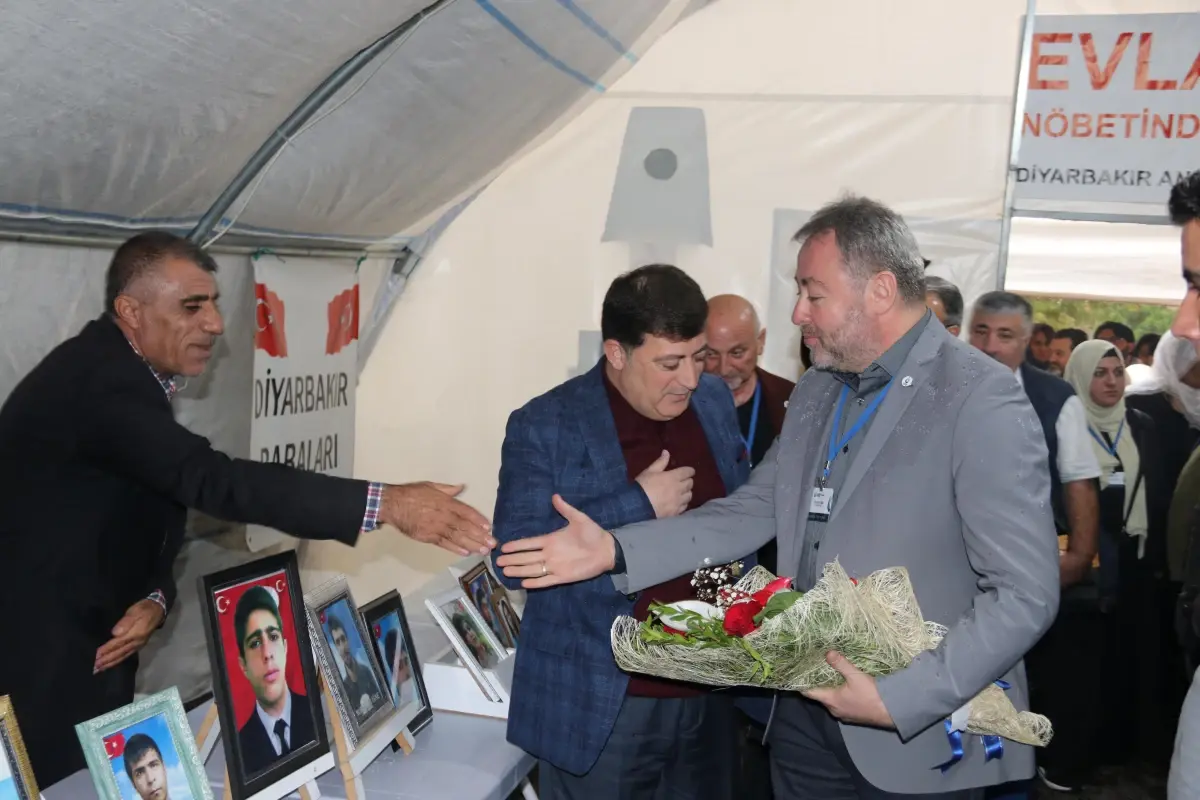 Diyarbakır annelerinin oturma eylemine bir aile daha katıldı