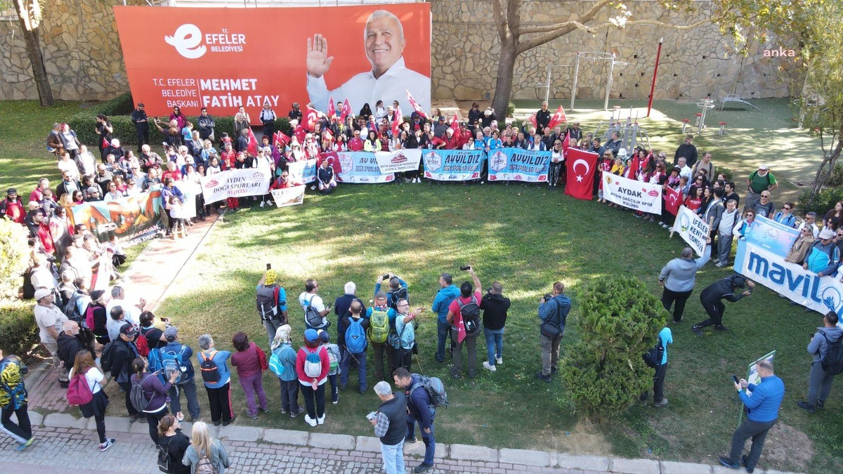 Efeler\'de Doğa Tutkunlarından Cumhuriyet Yürüyüşü