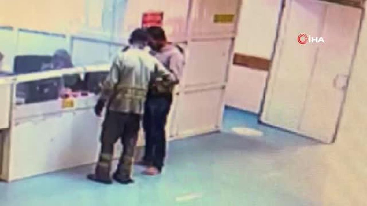 Hastane kirlenmesin diye çamurlu ayakkabılarını çıkarıp girdiler