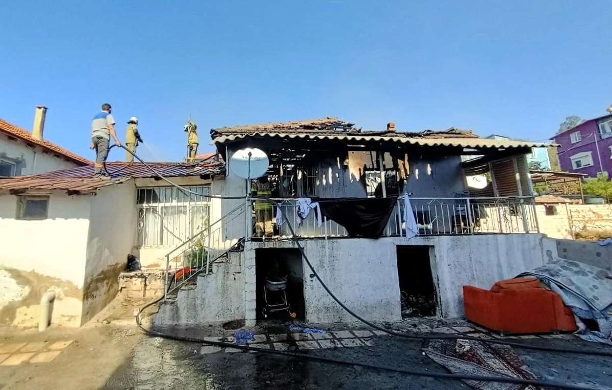 İzmir\'de evde çıkan yangında 3 yaşındaki çocuk hayatını kaybetti