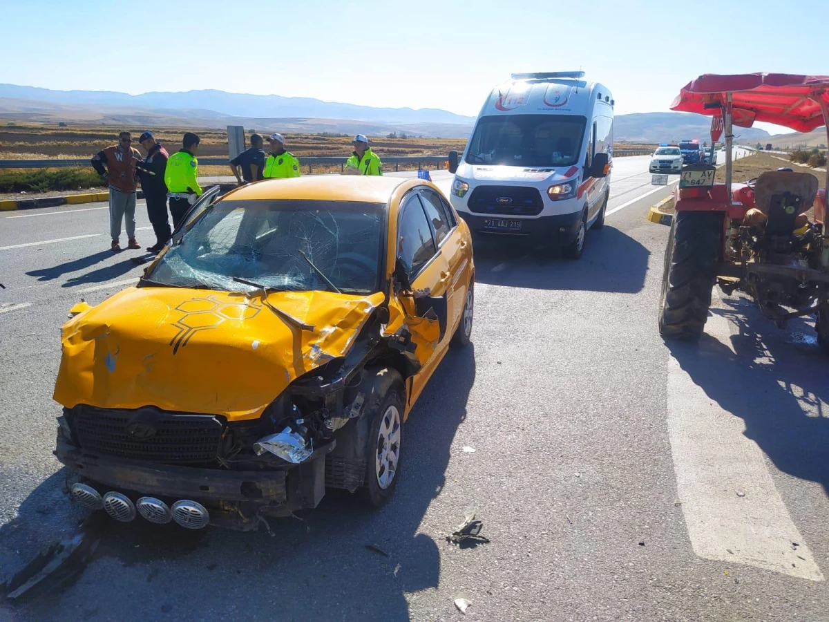 Kırıkkale\'de taksiyle çarpışan traktördeki 1 kişi öldü, 1 kişi yaralandı
