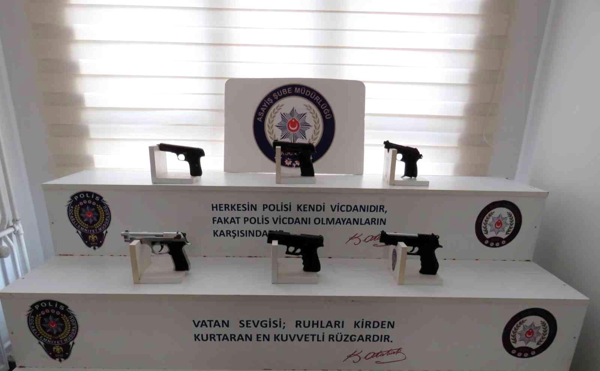 Kocaeli\'de çok sayıda silah ele geçirildi