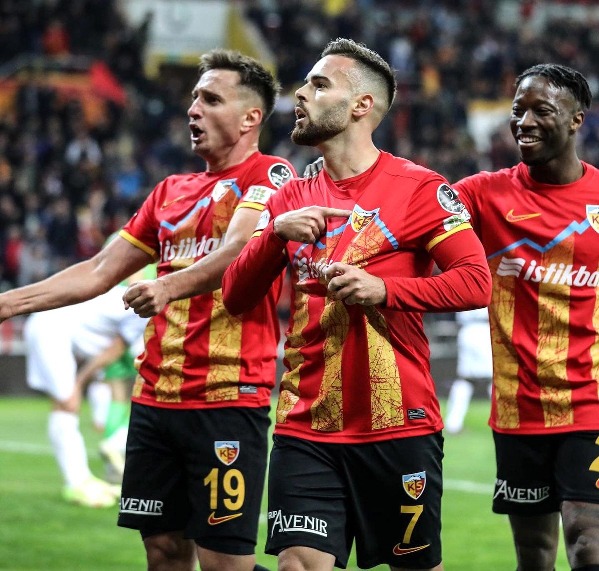 Mario Gavranovic 5. golünü attı