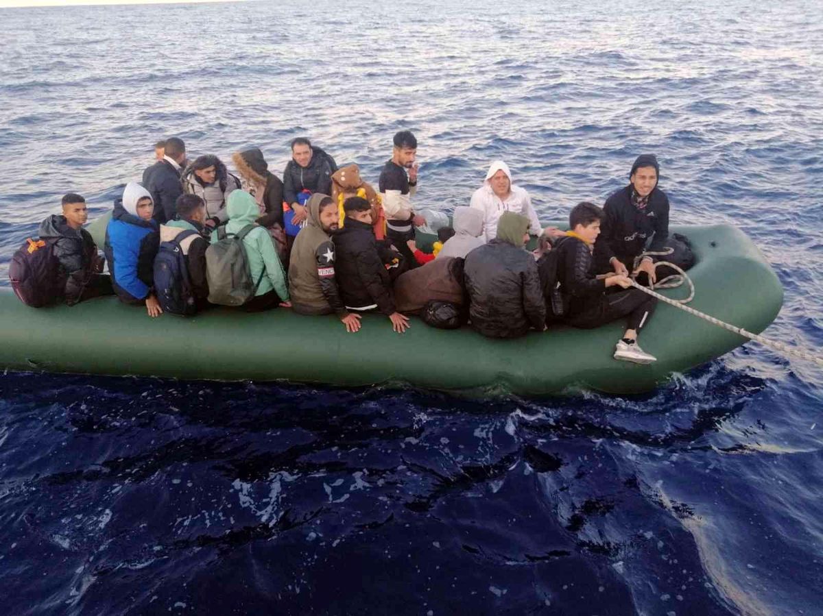 Marmaris ve Datça 58 düzensiz göçmen kurtarıldı