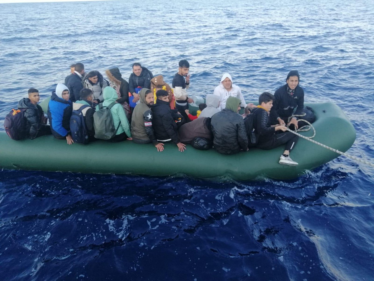 Muğla açıklarında 70 düzensiz göçmen kurtarıldı