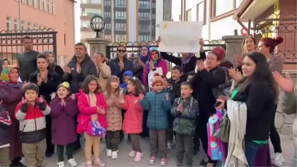 Niğde'de veliler öğretmen için eylem yaptı