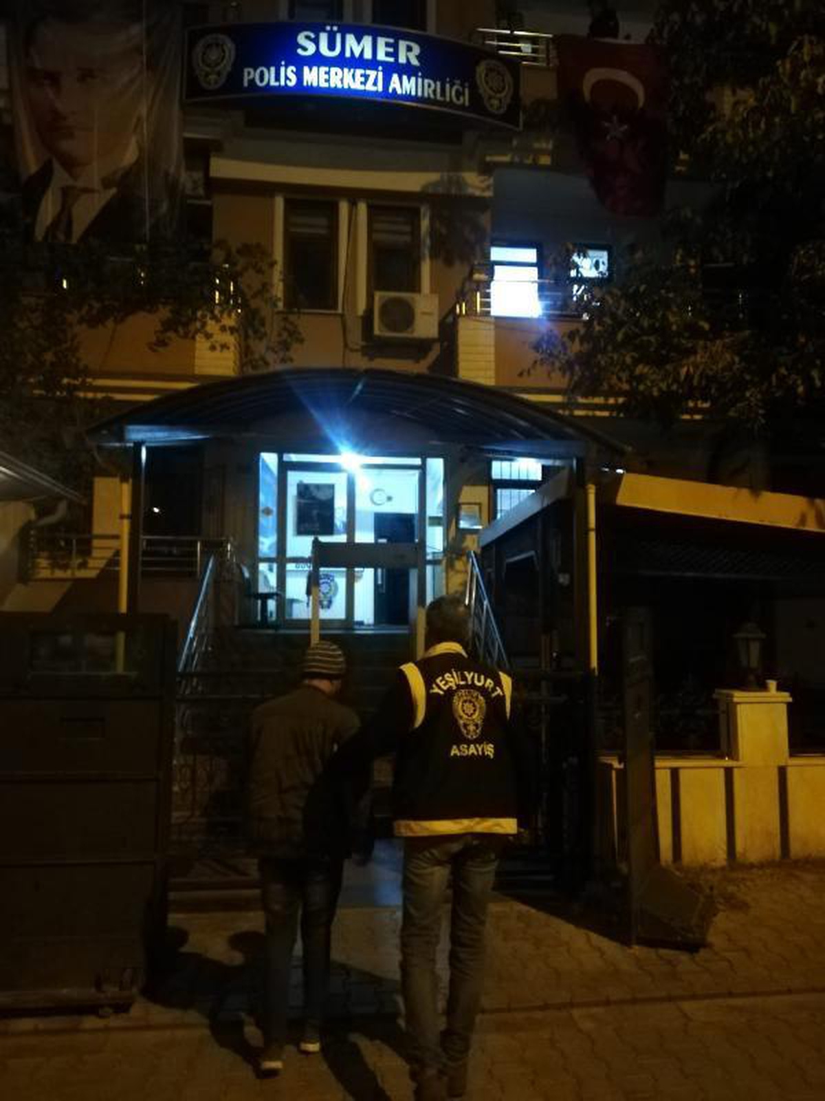 Parka bırakılan bebeğin anne ve babasına gözaltı