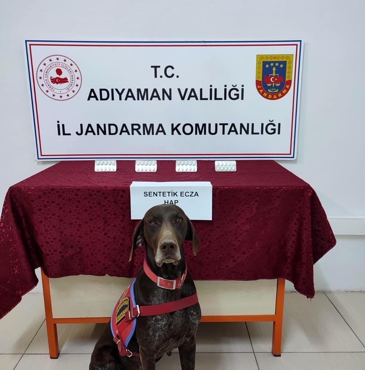 Şüpheli araçtan uyuşturucu ele geçirdi