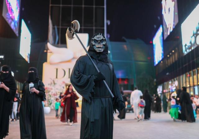 Suudi Arabistan'da halk Cadılar Bayramı'nı kutladı! Sokaklarda ilginç görüntüler oluştu
