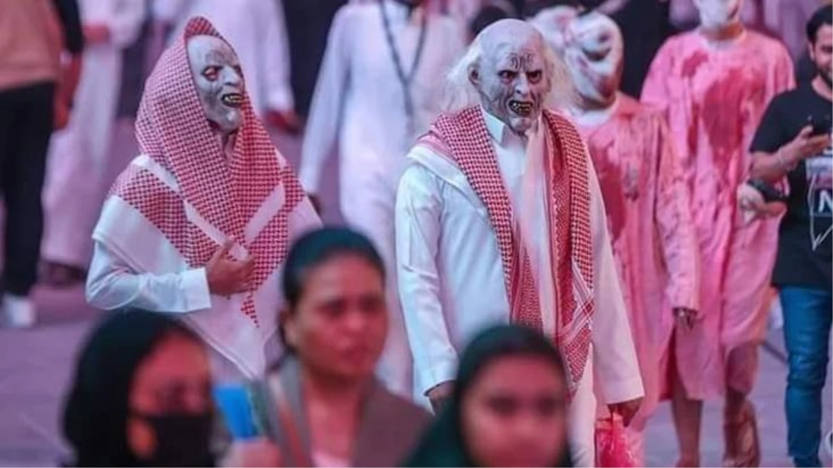 Riyad\'da halk sokaklara inip, Cadılar Bayramı\'nı kutladı! İlginç görüntüler oluştu