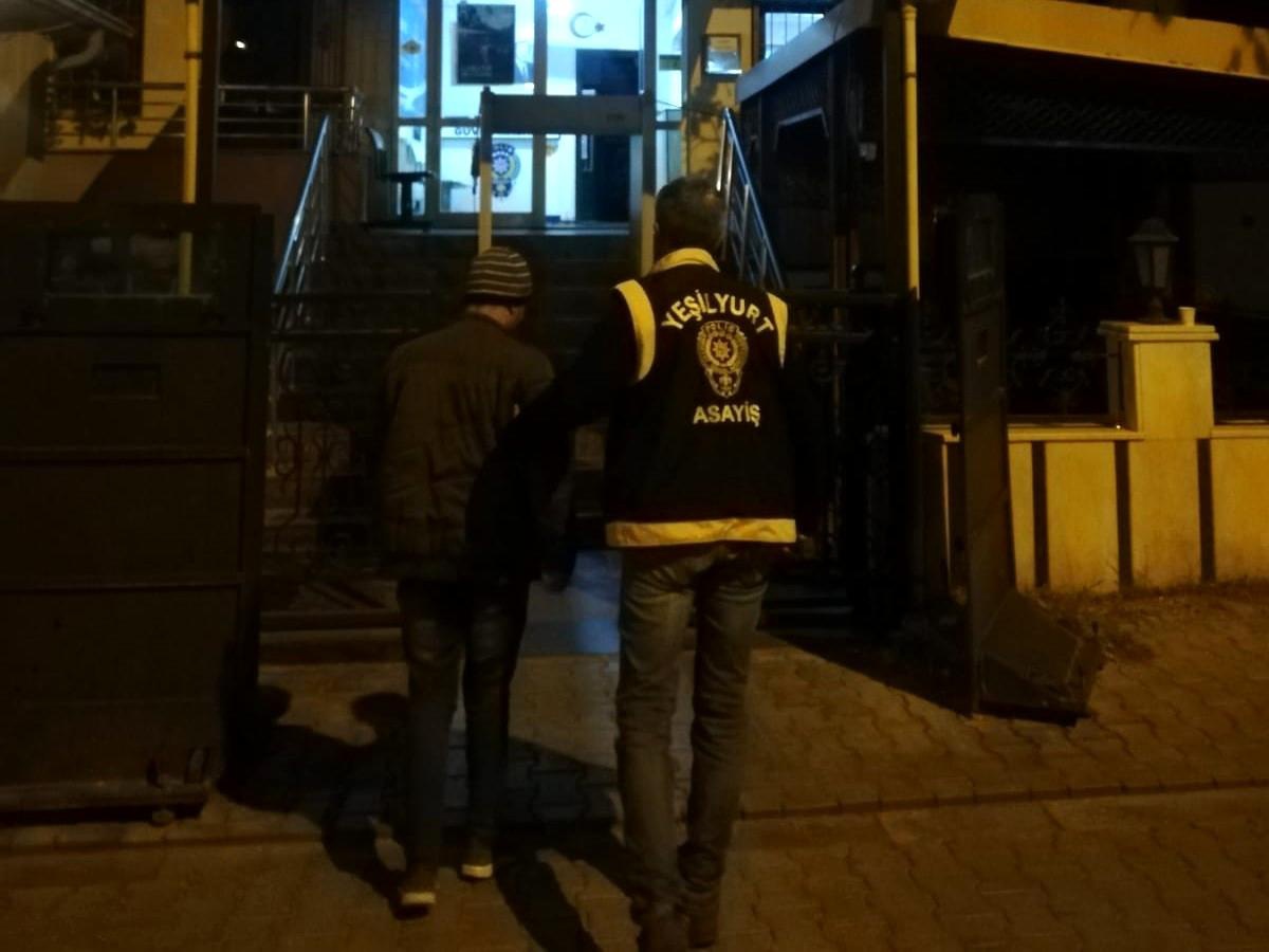 Malatya\'da 1,5 aylık kızını parka bırakarak ölüme terk eden şahıs yakalandı