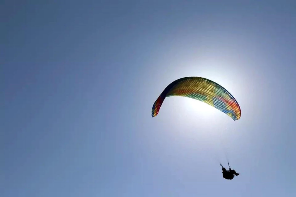1300 rakımlı Hasan Dağı, yamaç paraşütü tutkunlarının mekanı oldu