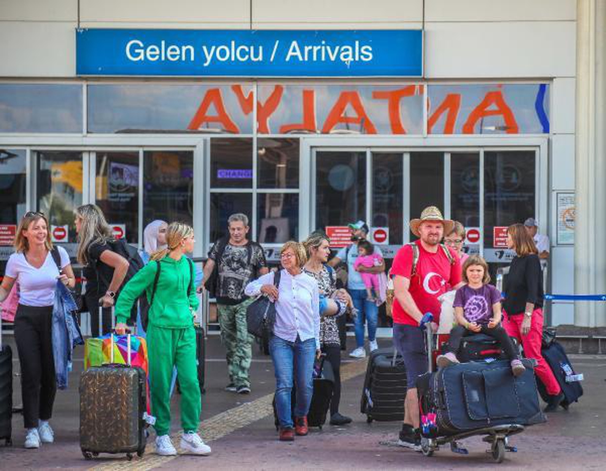 Antalya\'ya hava yoluyla gelen turist sayısı 12 milyon 743 bin oldu