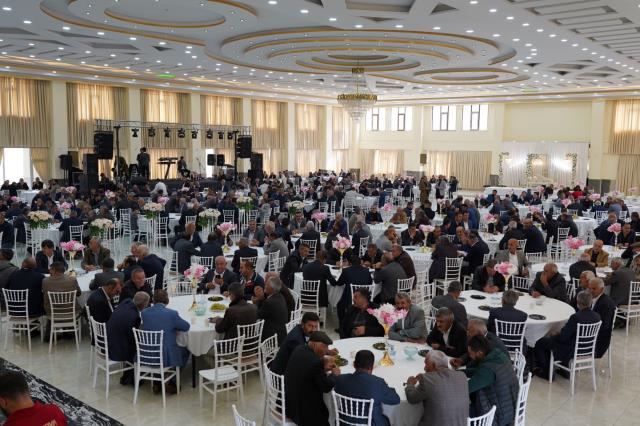Aşiret düğününde gelinle damada 1,5 milyon liralık takı ve para Aşiret düğününde gelinle damada 1,5 milyon liralık takı ve para