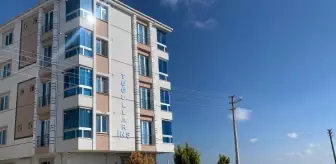 Balkondaki anne ile oğlu maganda kurşunu ile yaralandı