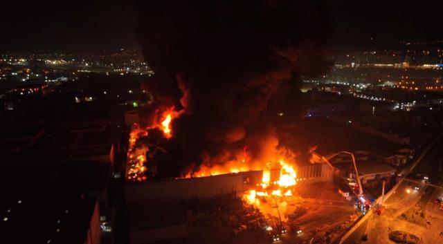 Bursa'da tekstil fabrikasında yangın! Ekipler alevlerle mücadelesi sürüyor