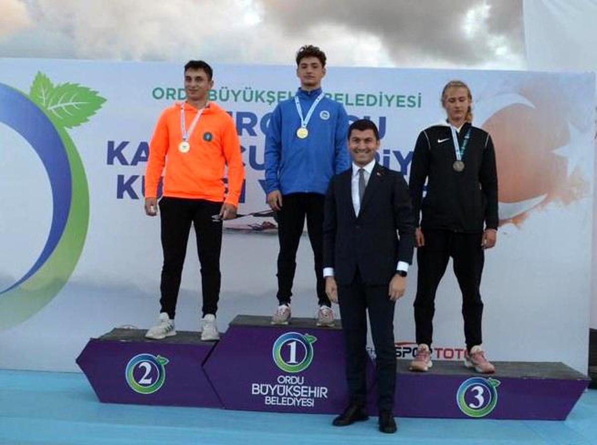 Büyükşehir kano sporcuları Ordu\'da nefes kesti