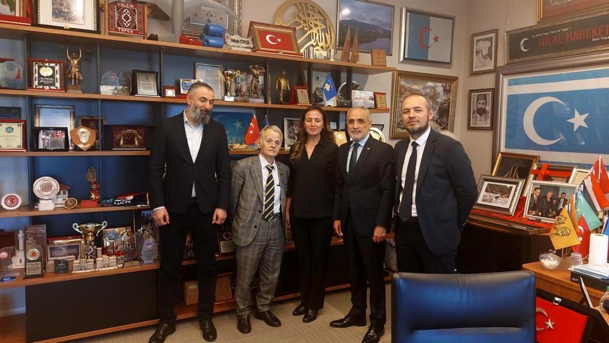 Cumhurbaşkanı Başdanışmanı Topçu, Kırım Tatarları Milli Lideri Kırımoğlu\'nu ağırladı