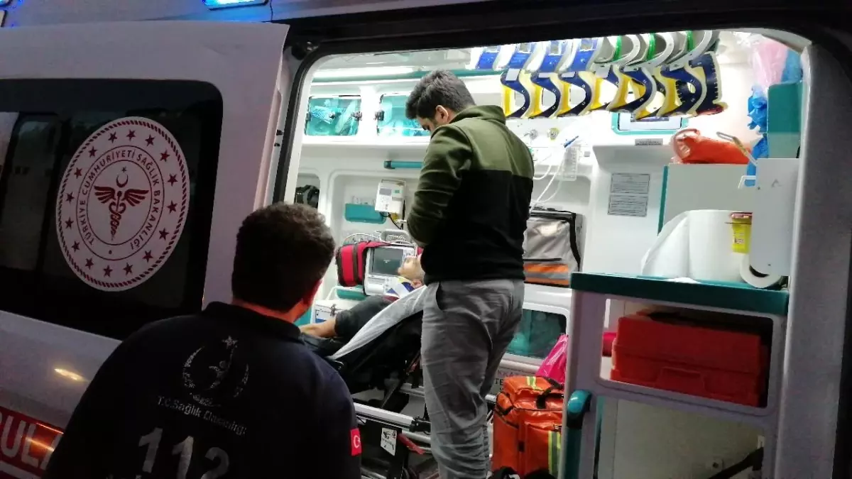 D-100'de 3 araç birbirine girdi: 1 yaralı