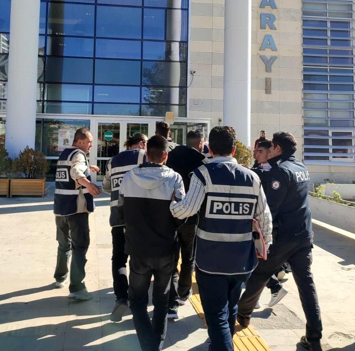 Elazığ\'da 117 adet suç kaydı bulunan 3 şüpheli yakalandı
