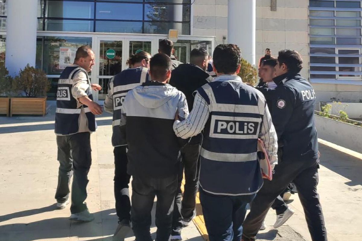 Elazığ\'da bakır kablo çaldıkları iddiasıyla 3 zanlı tutuklandı
