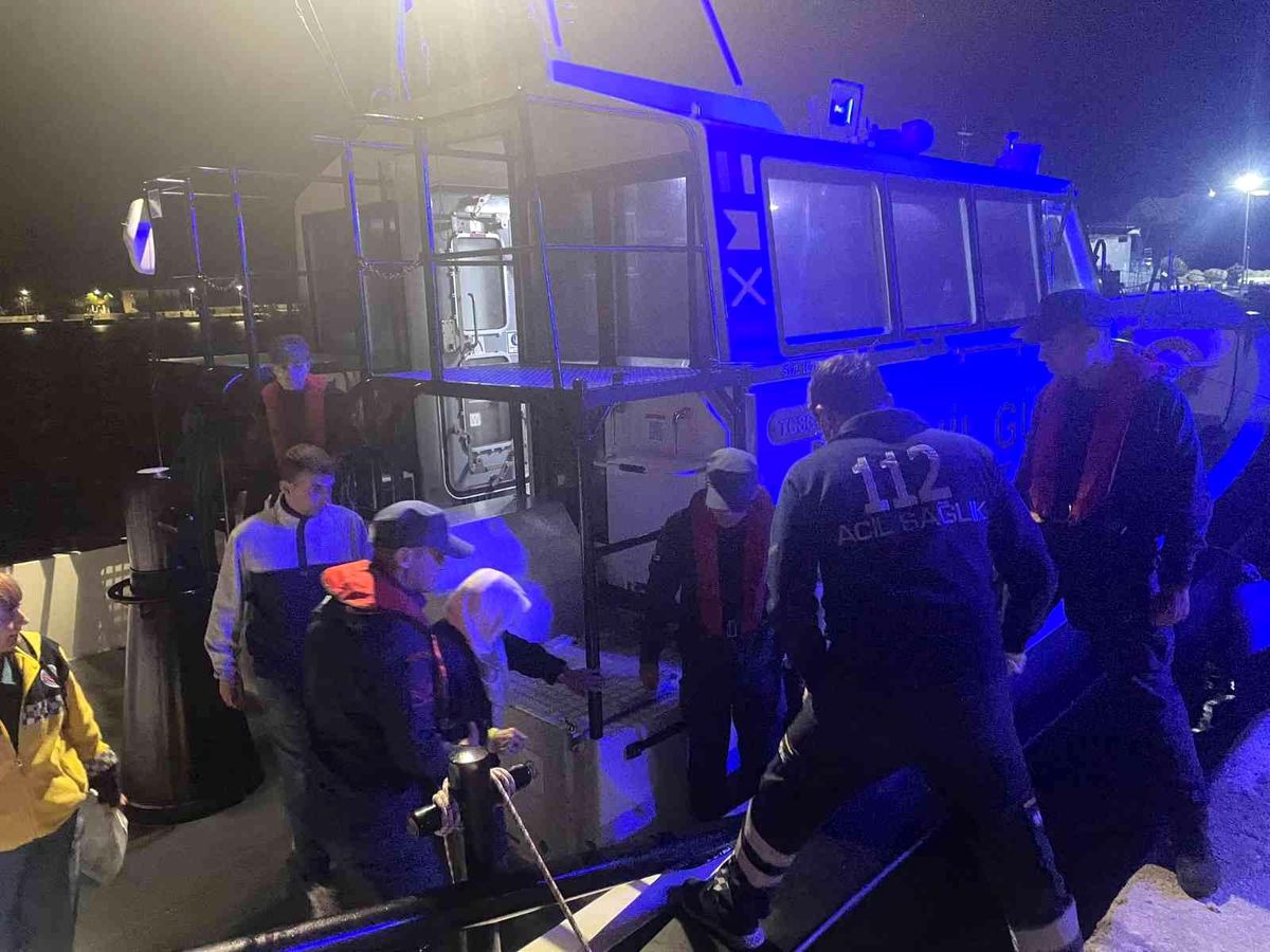 Gökçeada\'da rahatsızlanan vatandaş tahliye edildi