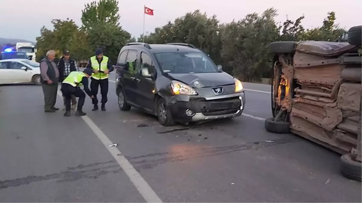 Bursa\'da trafik kazası ihbarı üzerine olay yerine giden haber muhabiri, kazaya karışan sürücünün ağabeyi olduğunu görünce büyük şok yaşadı