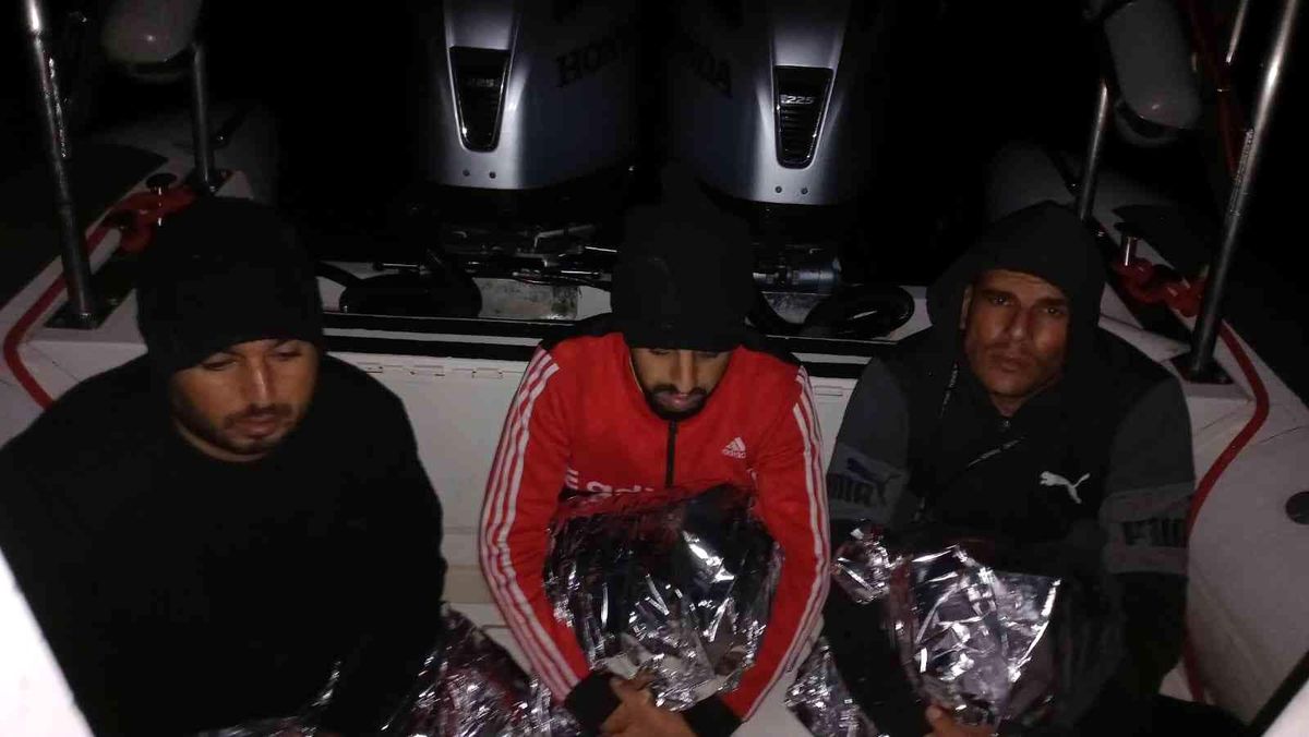 İki olayda 12 göçmen kurtarıldı