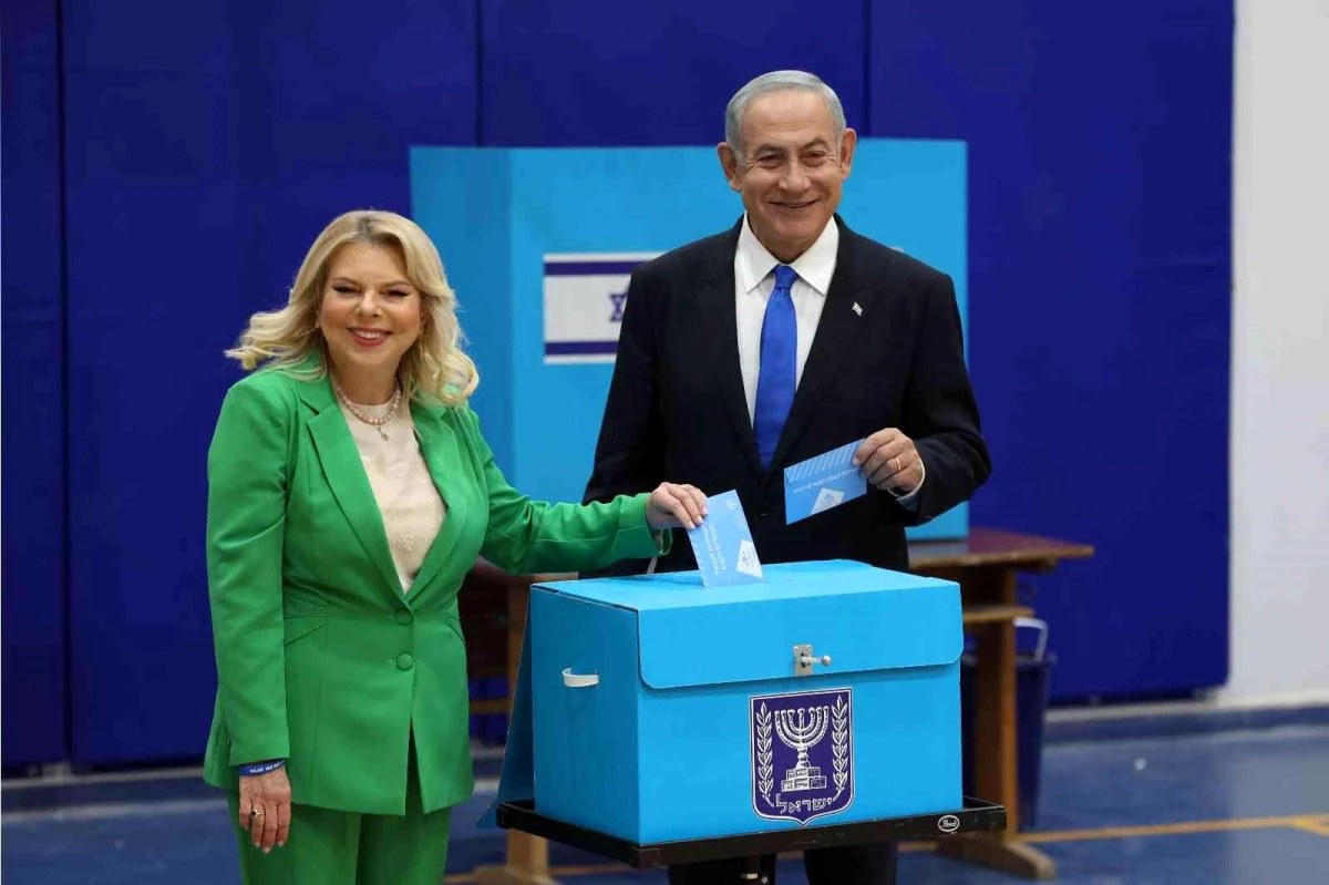 İsrail\'de eski Başbakan Netanyahu\'nun sağ bloğu seçimi önde götürüyor