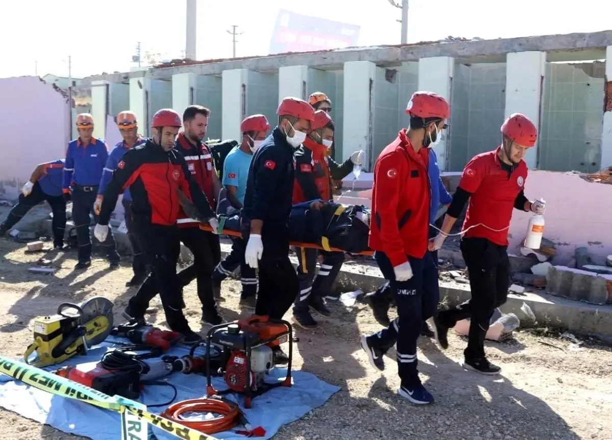 20 kurumdan 300 personelle deprem tatbikatı yapıldı