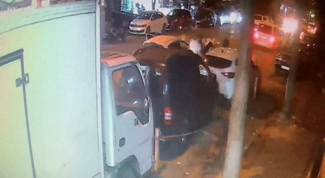 Şişli'de hareket halindeki aracın sürücüsünü öldüren şüpheliler, kaçırılan kadının kocası ve akrabaları çıktı Şişli'de hareket halindeki aracın sürücüsünü öldüren şüpheliler, kaçırılan kadının kocası ve akrabaları çıktı